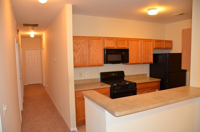 Building Photo - 474 Village Dr