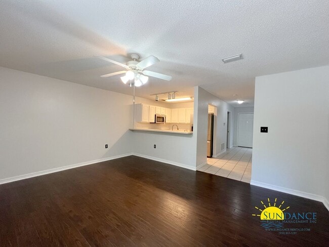 Building Photo - Spacious 2 Bedroom Townhouse near Hurlburt Field AFB!