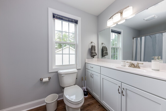 Building Photo - 105 Nice Dr