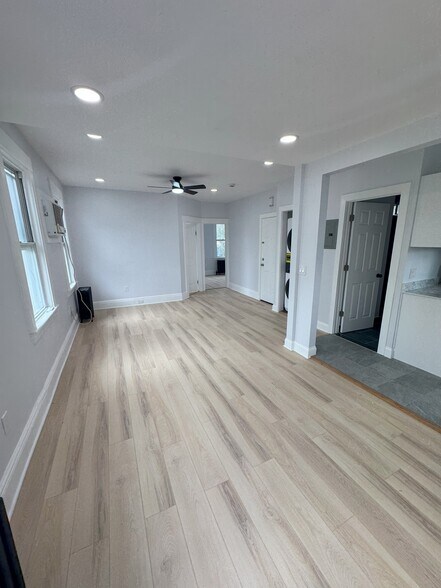 Building Photo - 273 Maple Ave