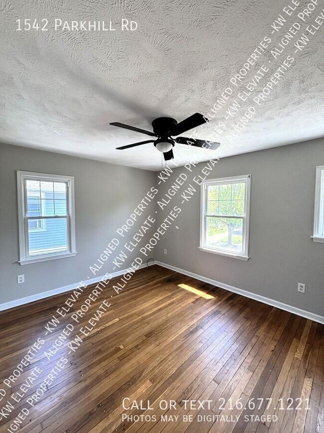 Building Photo - 1542 Parkhill Rd