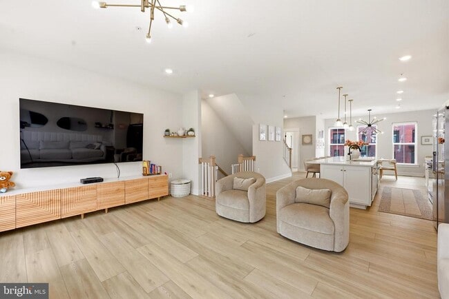 Building Photo - 22810 Tawny Pne Sq