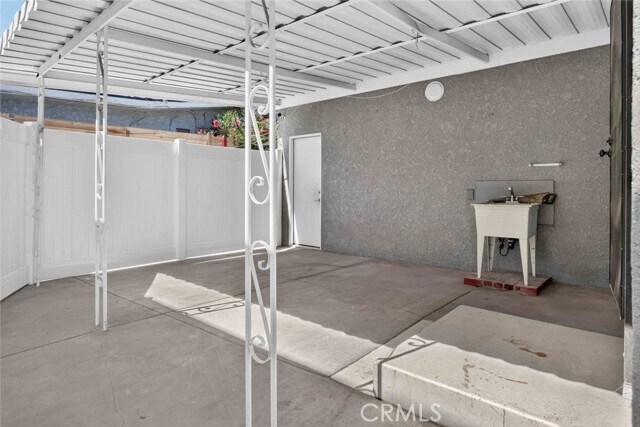 Building Photo - 7865 Cantaloupe Ave