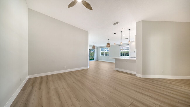 Building Photo - 5533 Avellino Pl