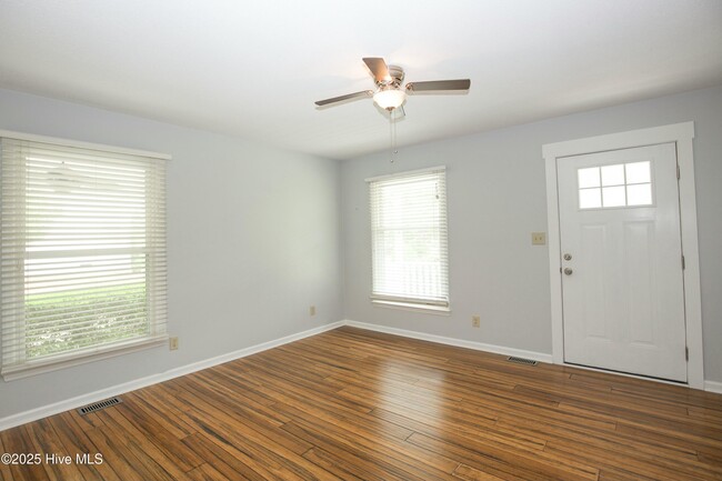 Building Photo - 2435 Longleaf Dr SW