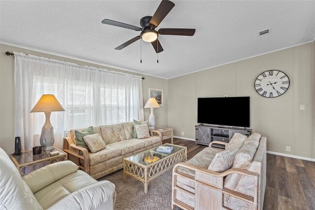 Building Photo - 611 La Jolla Cir