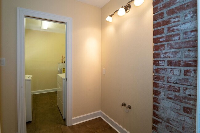 Building Photo - 31 Menendez Rd