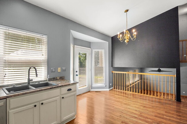 Building Photo - 776 Chesterfield Ln