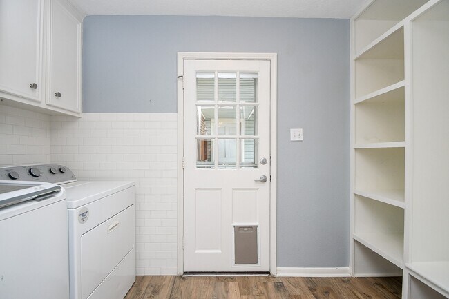 Building Photo - 1711 Earl of Dunmore St