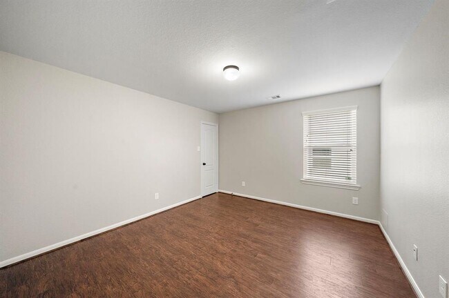 Building Photo - 119 Red Eagle Ct