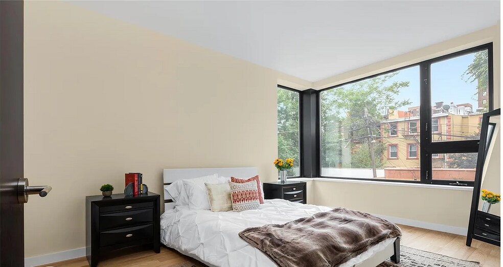 Main Bedroom - 74 Adelphi St
