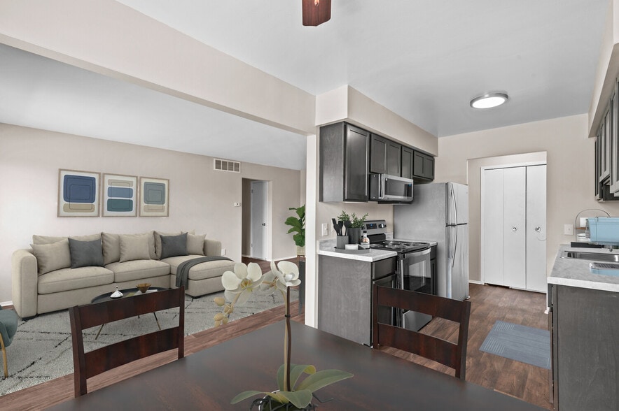 Building Photo - Cambridge Square