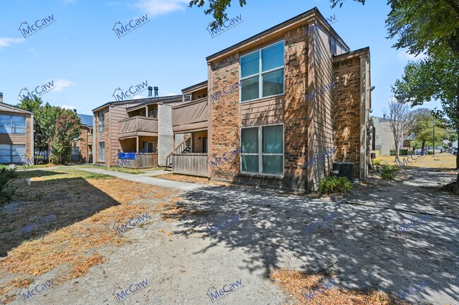 Building Photo - Updated Price!! Cute 2/2 Condo in Dallas!