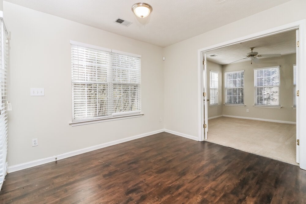 Building Photo - 3425 Sandlake Dr SW