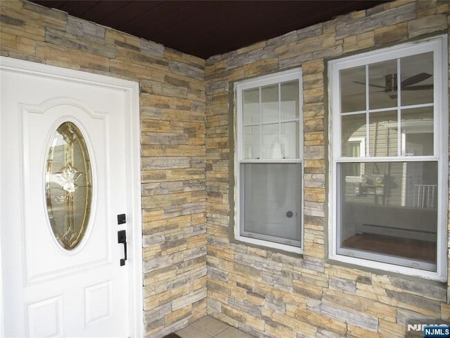 Building Photo - 8 Louis St