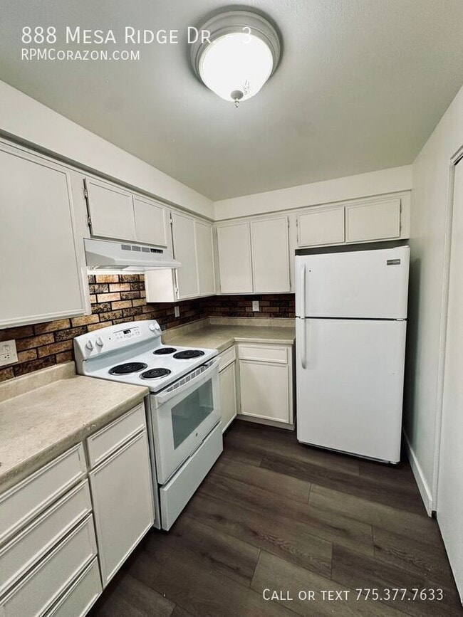 Building Photo - 888 Mesa Ridge Dr