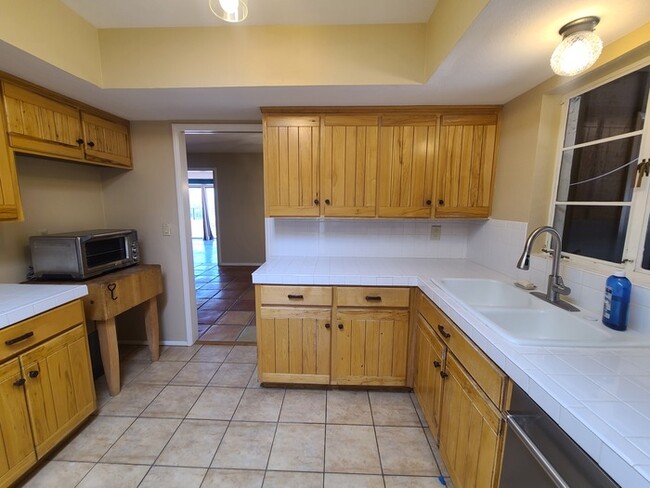 Building Photo - Beautiful 3bedroom 2 bathroom