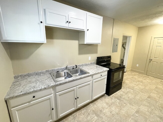 Building Photo - 2 Bedroom with open-concept living areas