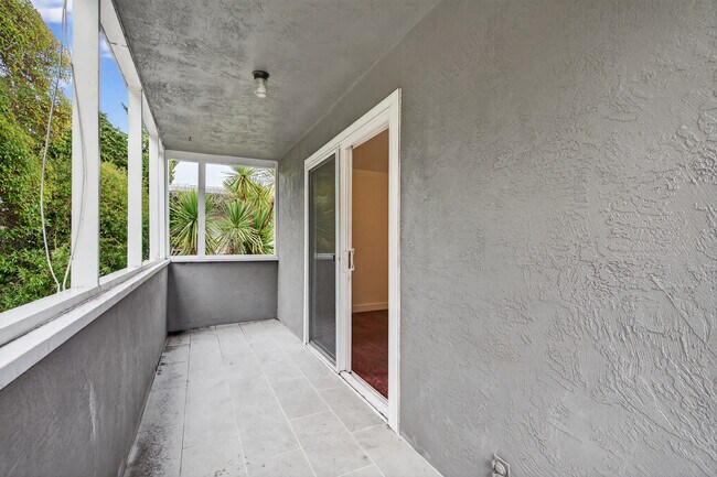 Building Photo - 3216 Delaware St