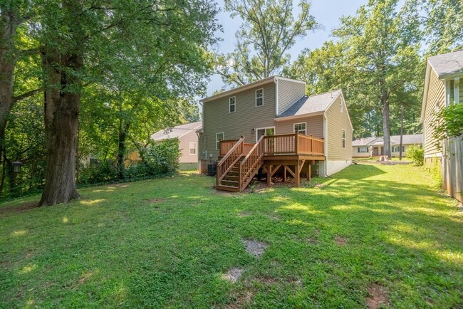 Building Photo - (Coming Soon) Renovated Home just minutes from Uptown!