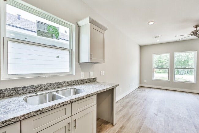 Building Photo - 420 Ave B