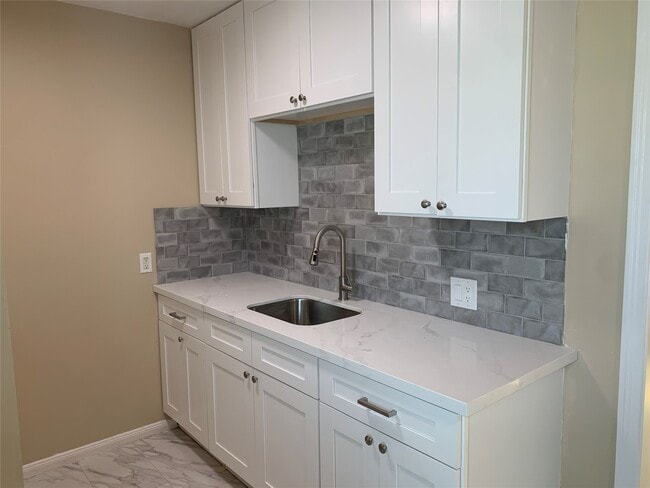 Building Photo - 307 Avondale St