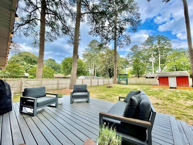 Building Photo - Ready 07-13-26! 4/2 Ranch Home On Corner Lot! Pet-Friendly & All Appliances Convey!