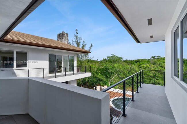 Building Photo - 325 Campana Ave