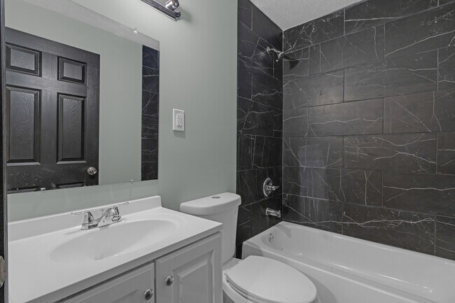 Building Photo - 2392 Zanone Ave