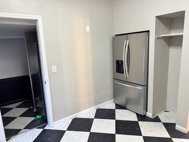 Building Photo - 601 E Indiana St