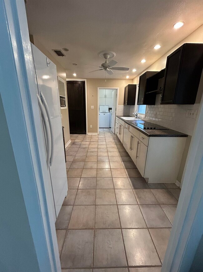 Building Photo - 7585 Skipper Ln