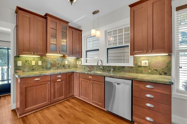 Building Photo - 1117 Harvard St