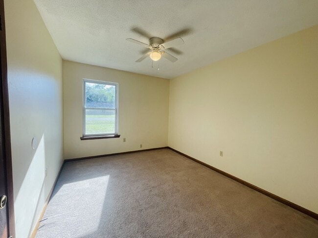 Building Photo - Home For Rent