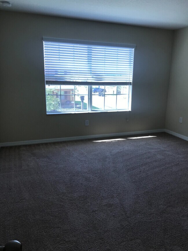 Building Photo - 4 bedroom independence Winter Garden townhouse for rent (internet/cable included in the rent)