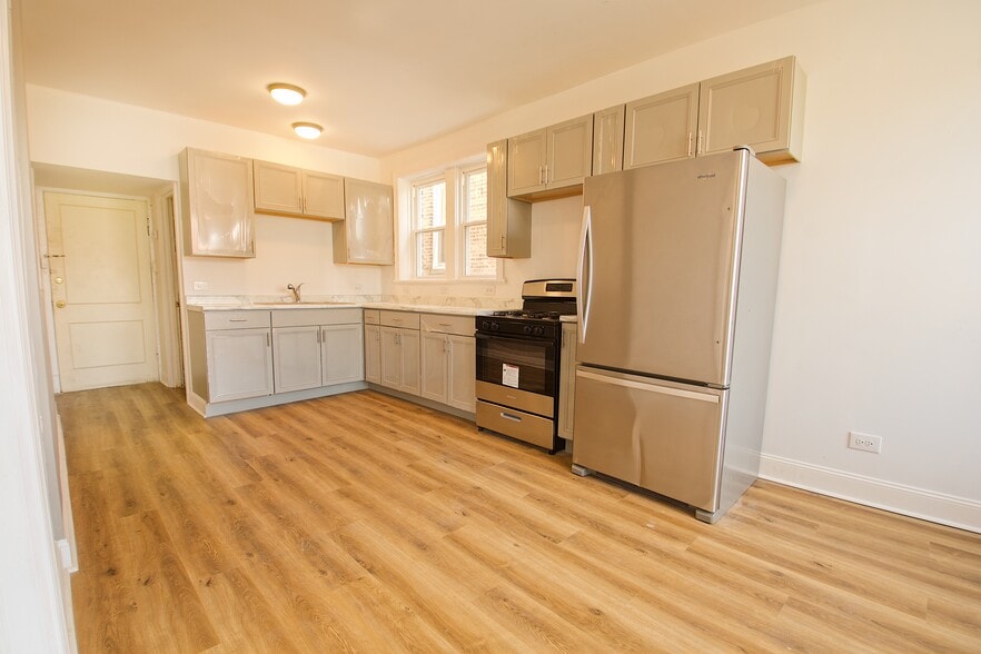 Building Photo - 2417 E 73rd St