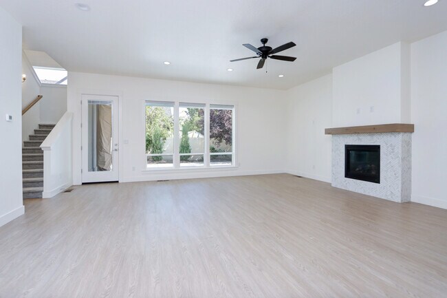 Building Photo - 12090 W Endsley St