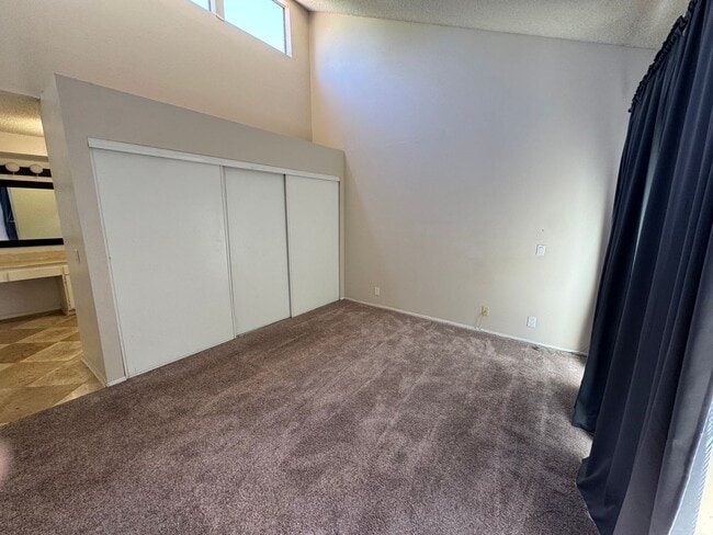 Building Photo - 2 Bedroom 1 Story Town Home