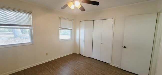 Building Photo - 11 Trails End Rd