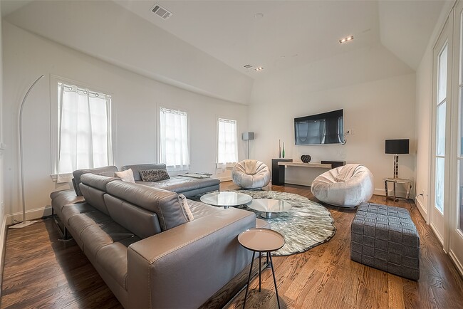 Building Photo - 5416 Jackson St