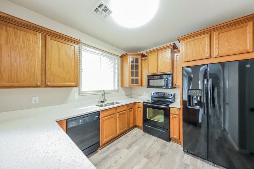 Building Photo - 28902 N 124th Dr