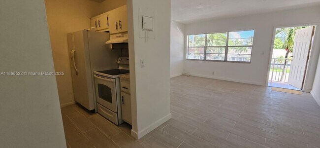 Building Photo - 230 SW 11th Ave