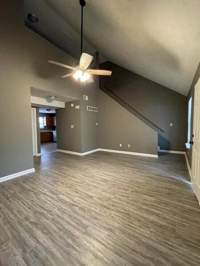 Building Photo - 203 Maple Leaf Ln