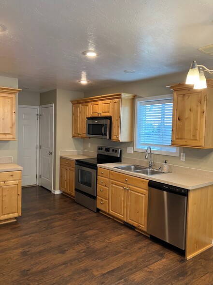 kitchen - 4118 E 82 N