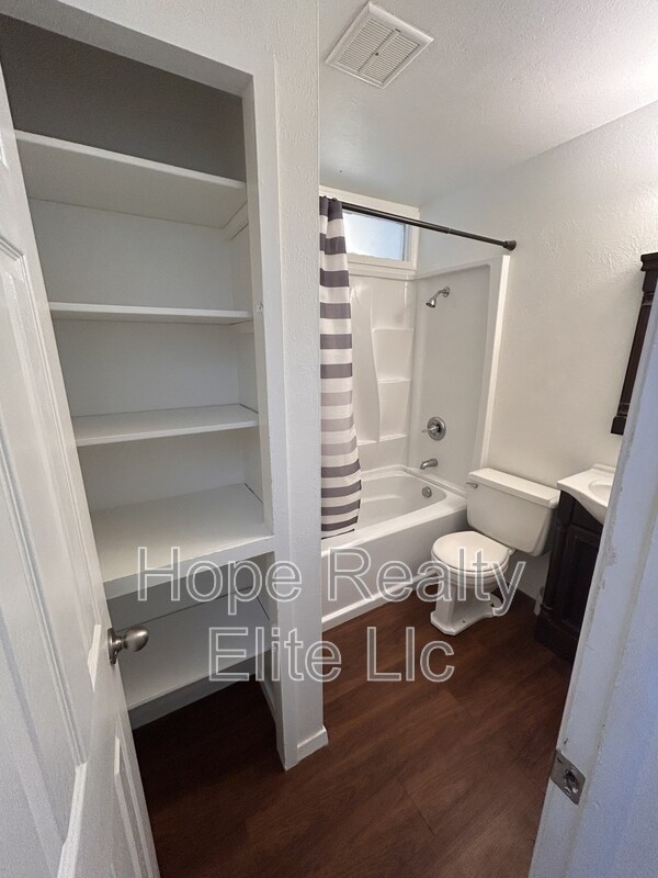 Building Photo - 1106 Querida Dr
