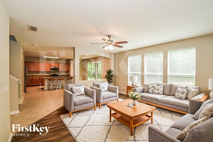 Building Photo - 1504 Falabella Dr