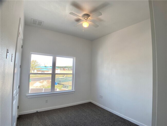 Building Photo - 255 Lourdes Ct