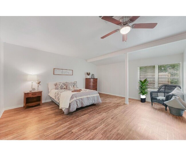 Building Photo - 309 E Kay St