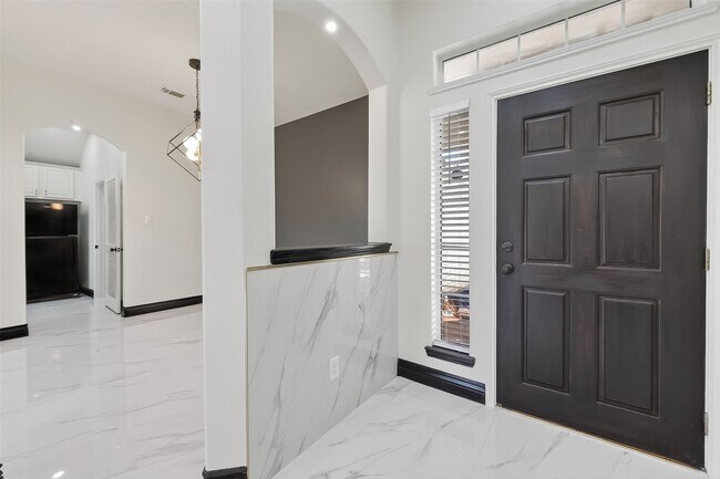 Building Photo - 10703 White Bridge Ln