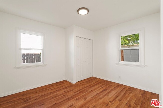 Building Photo - 3154 W 74th St