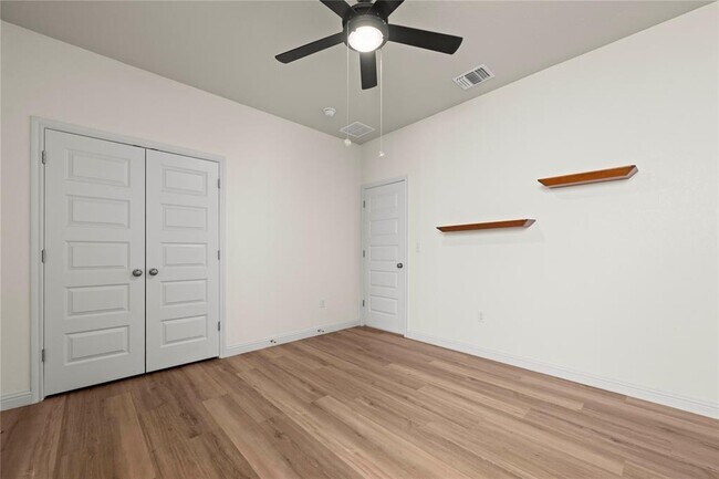 Building Photo - 8011 Orizzonte St